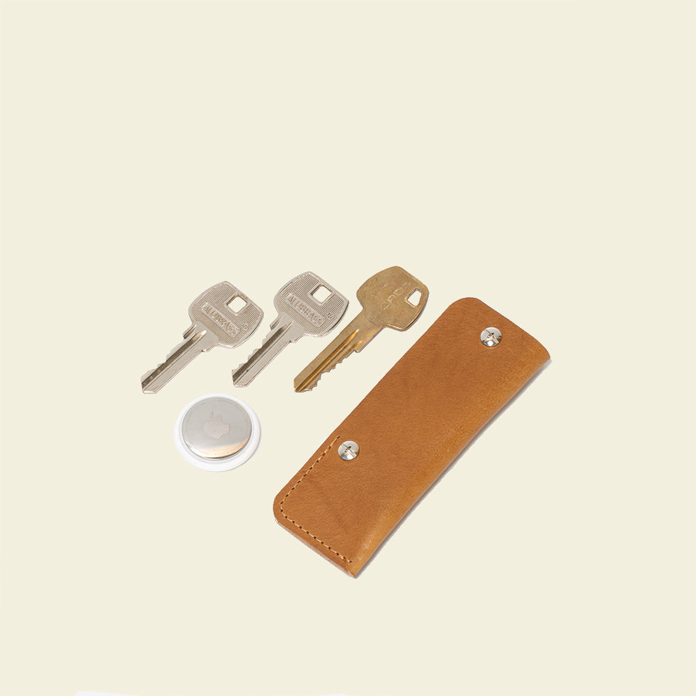 camel color leather airtag keyholder for 3 keys and secret slot for an Apples AirTag