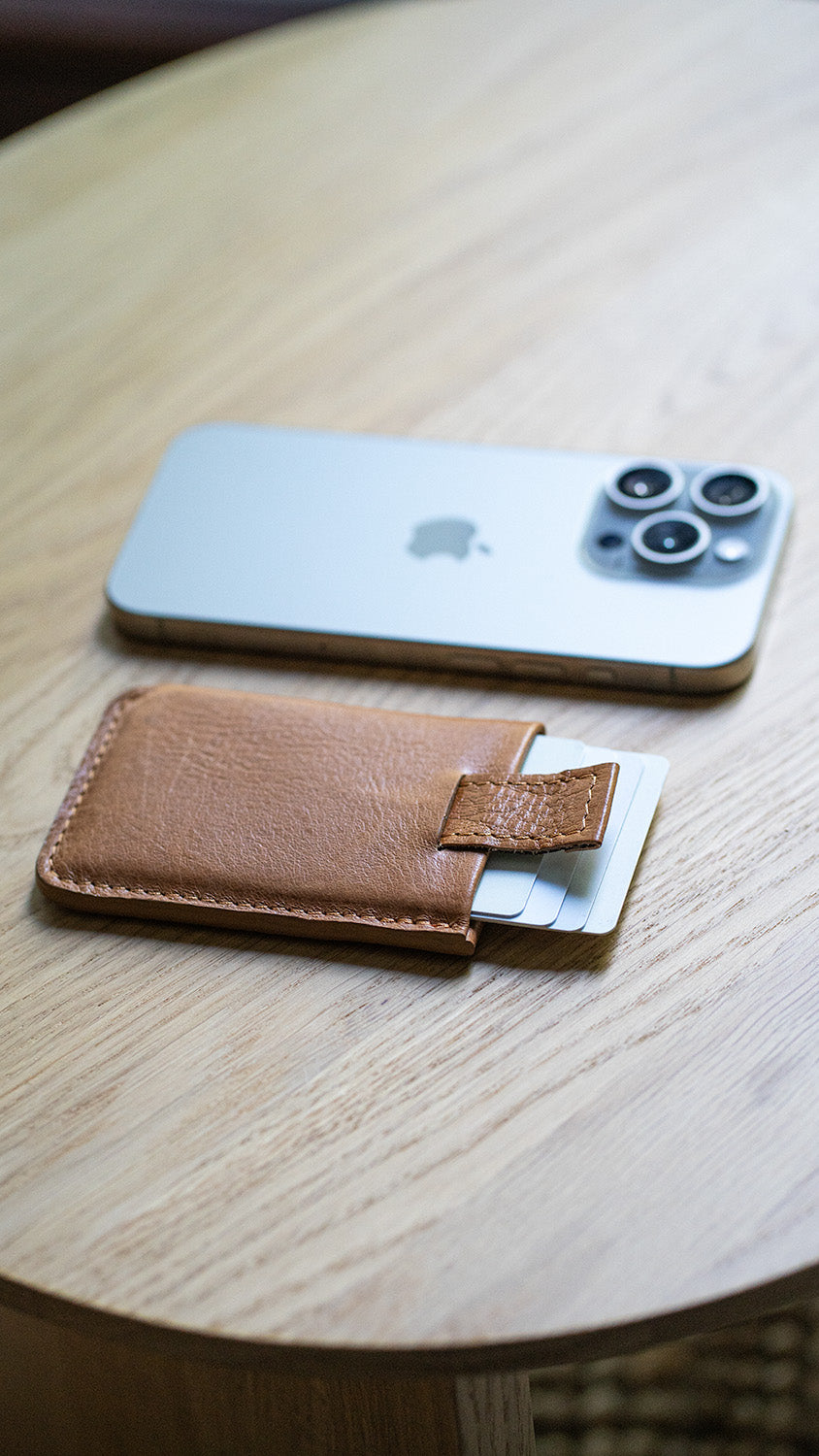 Brown leather MagSafe wallet with cards – handcrafted Italian leather wallet with pull-tab for easy access