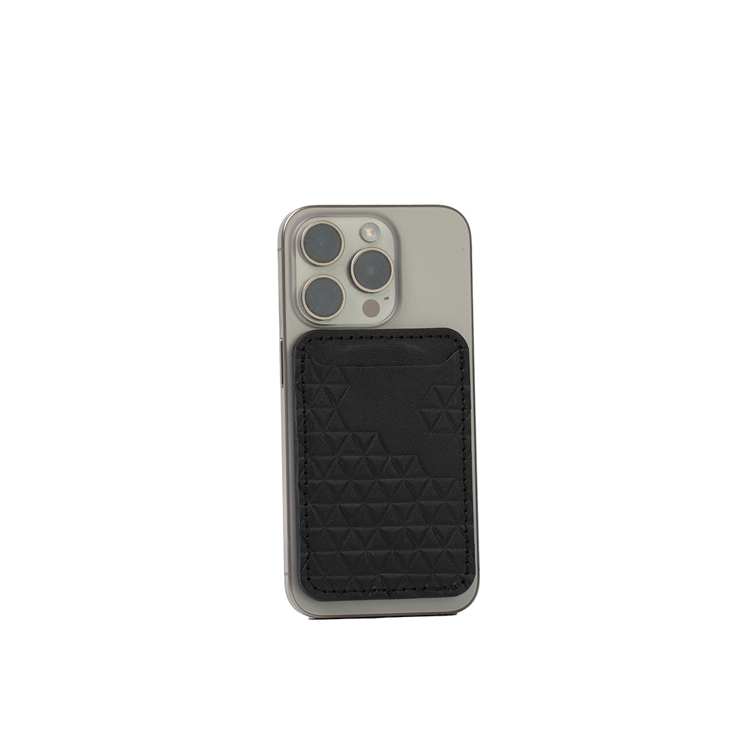 Half-diamond carved MagSafe wallet for iPhone 16 Pro in black Italian leather, minimalist geometric card holder, handcrafted, secure magnetic attachment