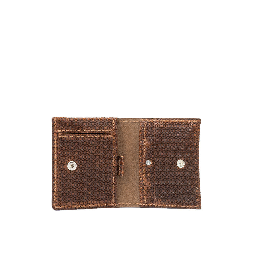 Leather cardholder wallet compatible with AirTag, made from luxury leather in a Geometric Net pattern