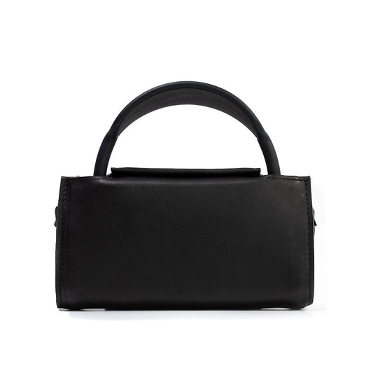 Elegant black handbag for AirPods Max, with secure magnetic closures.