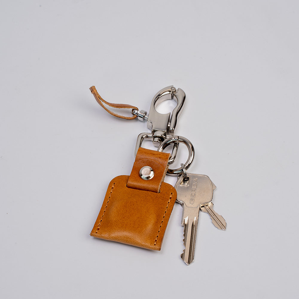 camel leather airtag with snap hook and keyring