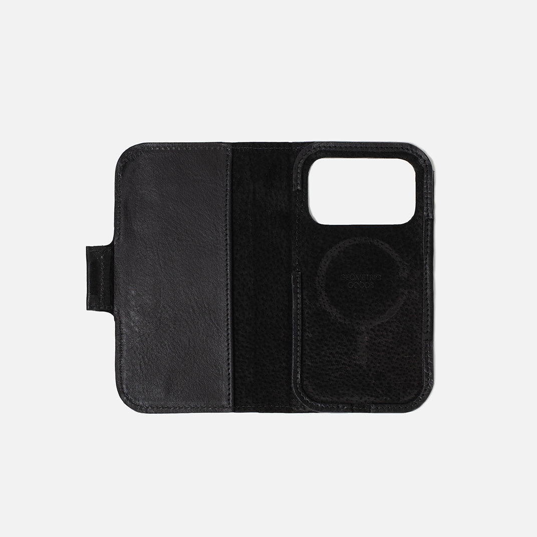 Black Classic 5.0 folio wallet for iPhone 18 Pro and Pro Max, interior with MagSafe attachment area