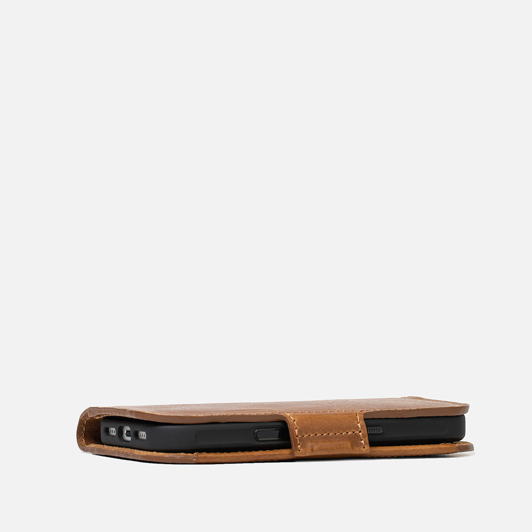 Side profile of brown Classic 5.1 MagSafe folio wallet for iPhone 18 Pro and Pro Max