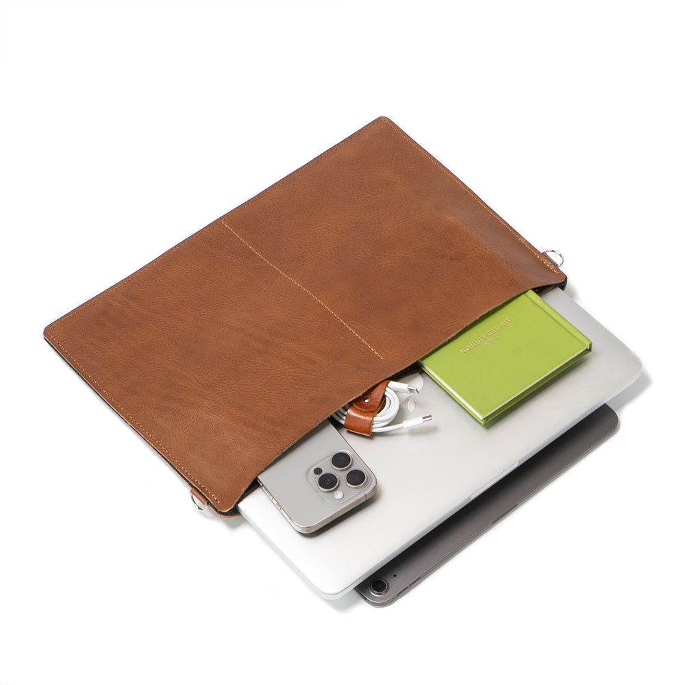 leather bag sleeve for MacBook Pro 14 "The Minimalist 4.0" made by Geometric Goods from vegetable tanned leather in brown color