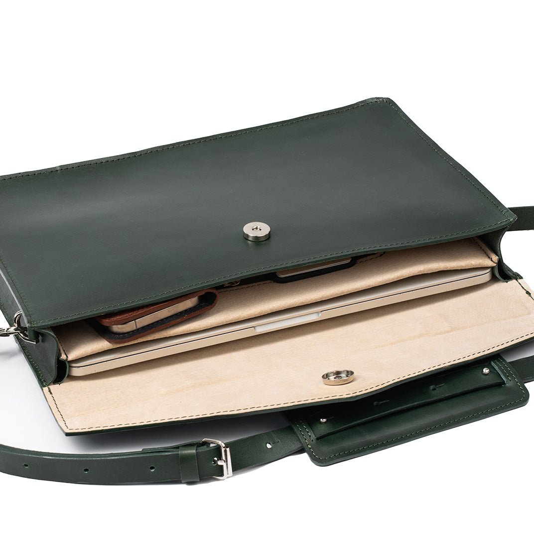 Green leather ladies briefcase featuring a padded compartment for laptops, ideal as a professional women's laptop bag with elegant Italian craftsmanship.