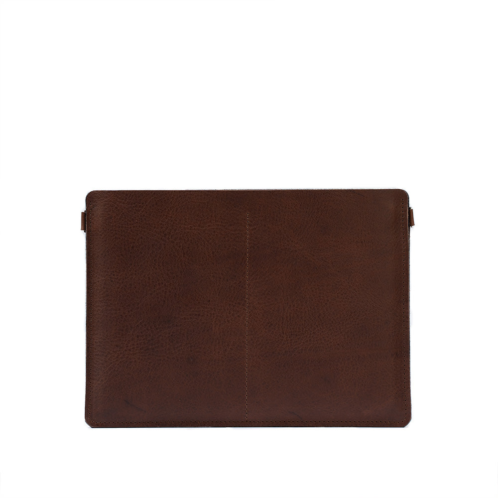 leather bag sleeve for MacBook Pro 15 "The Minimalist 4.0" made by Geometric Goods from vegetable tanned leather in dark brown mahogany color
