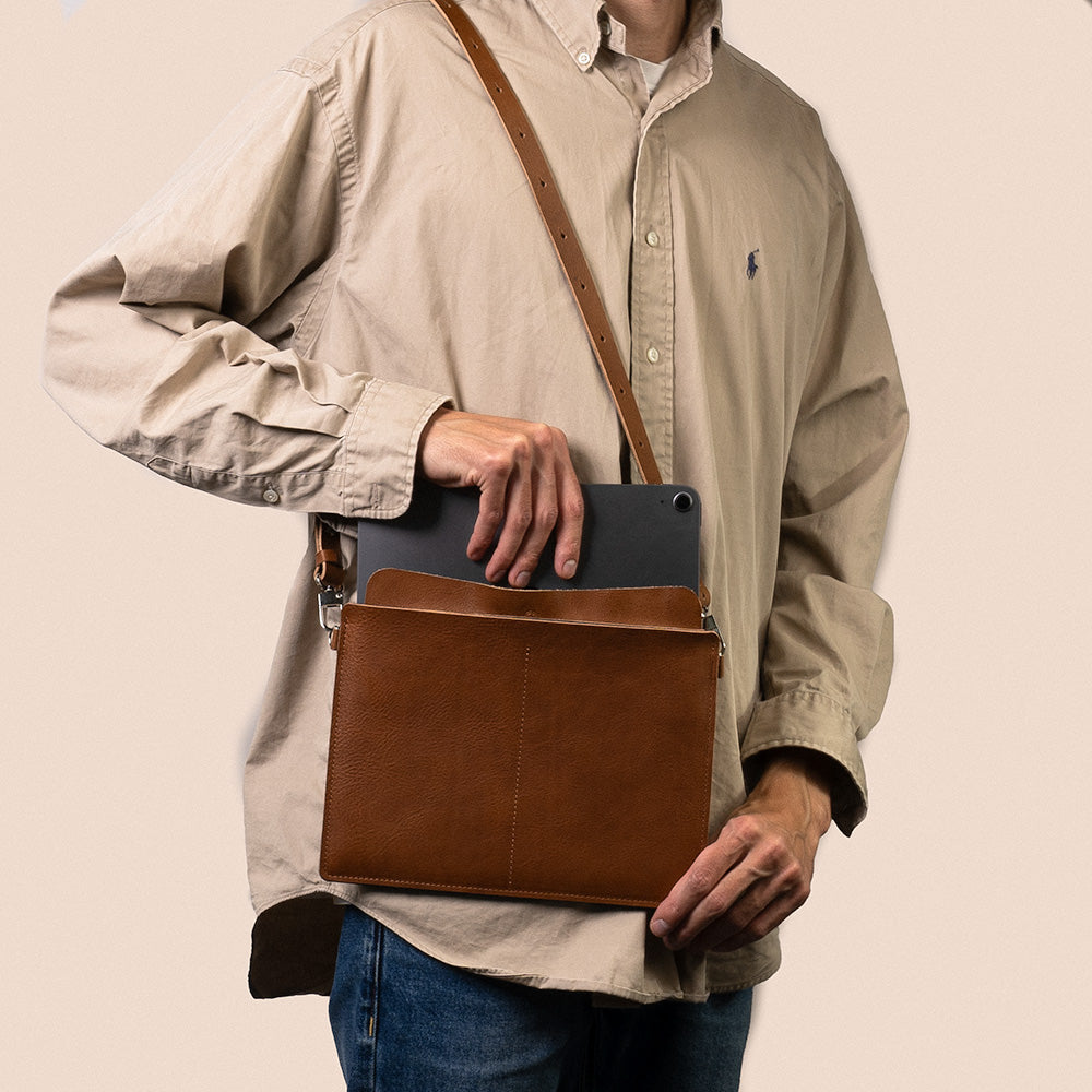 "The Minimalist 4.0" leather sleeve for iPad Pro with adjustible strap in brown color 