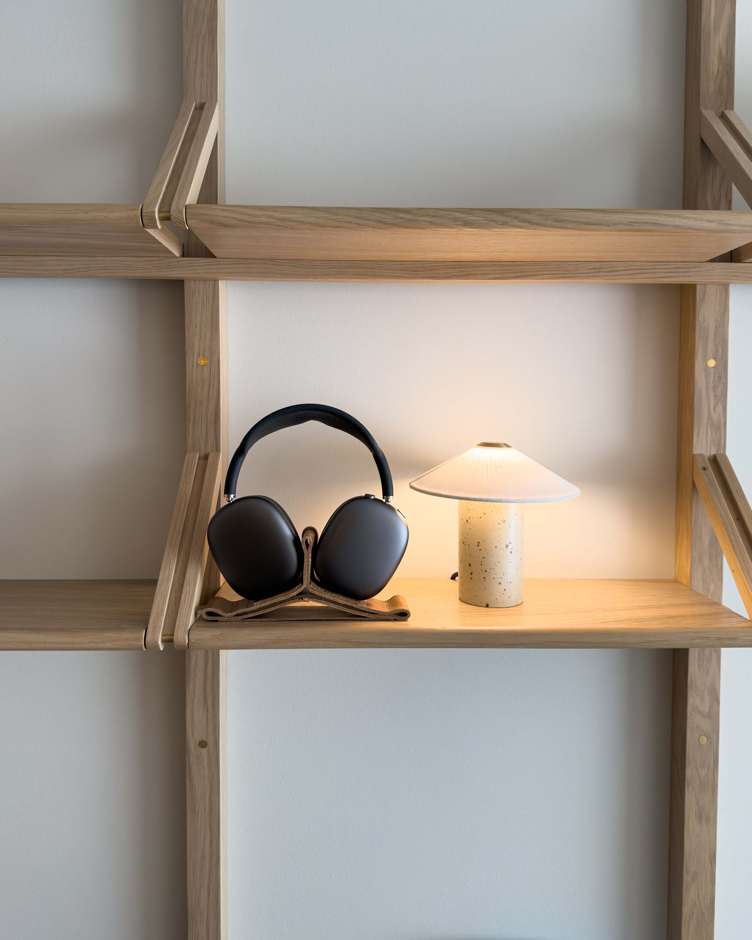 Leather Stand for AirPods Max detail view