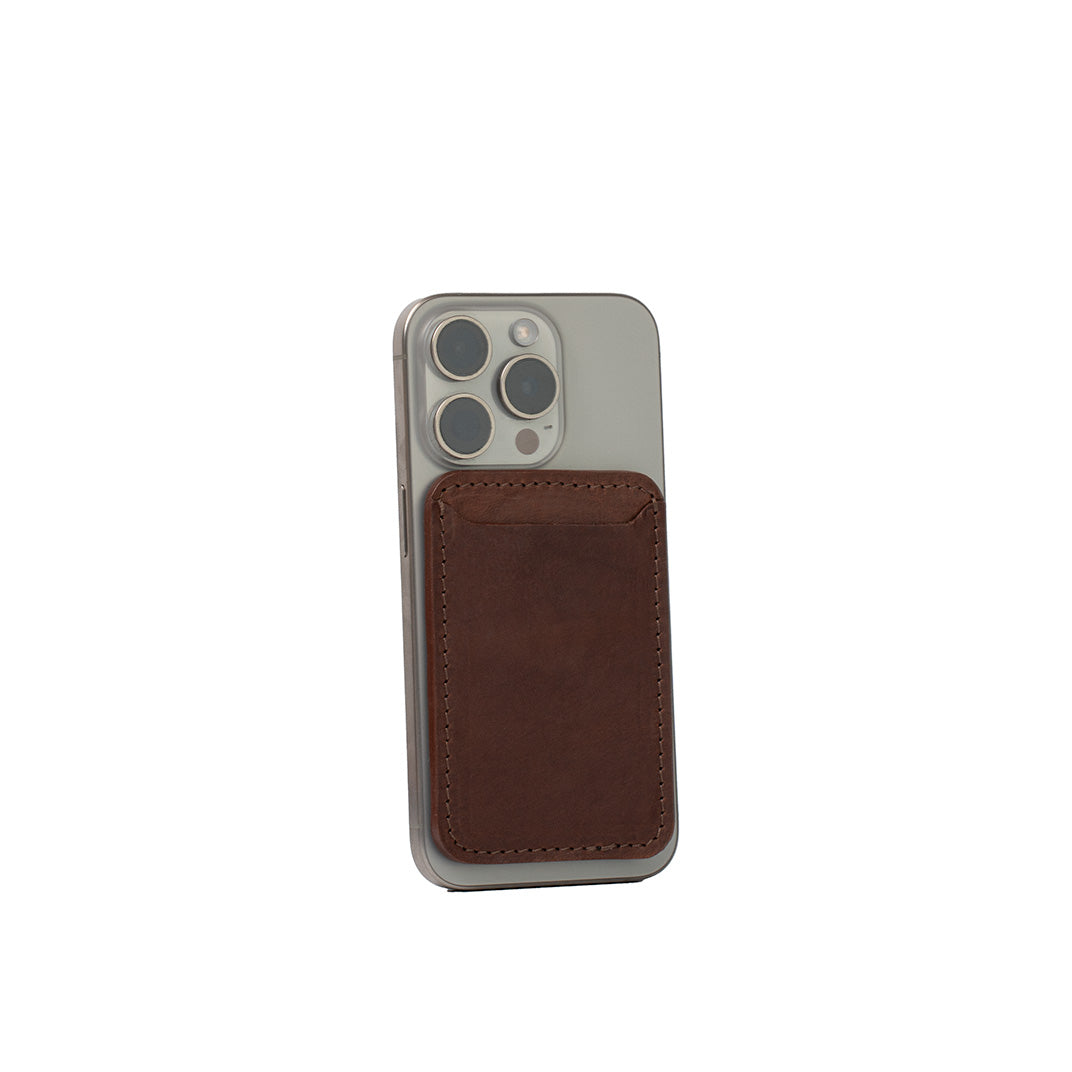 Mahogany Classic full-grain leather wallet compatible with MagSafe, front view