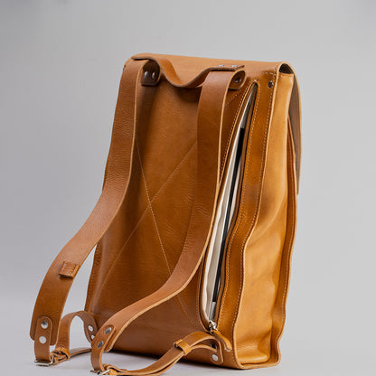 Leather laptop backpack - The Minimalist (Camel)