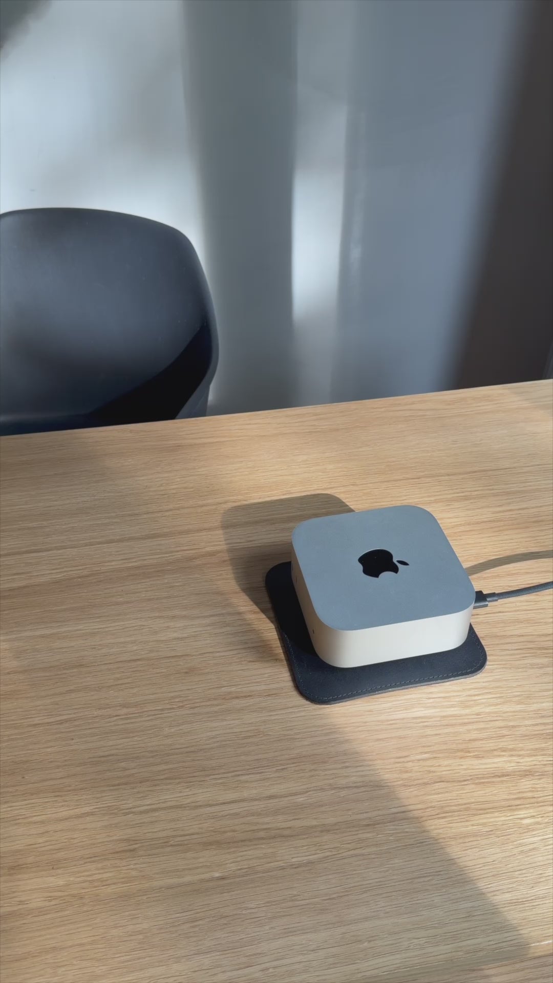動画を読み込む: leather case for Mac Mini - how it works