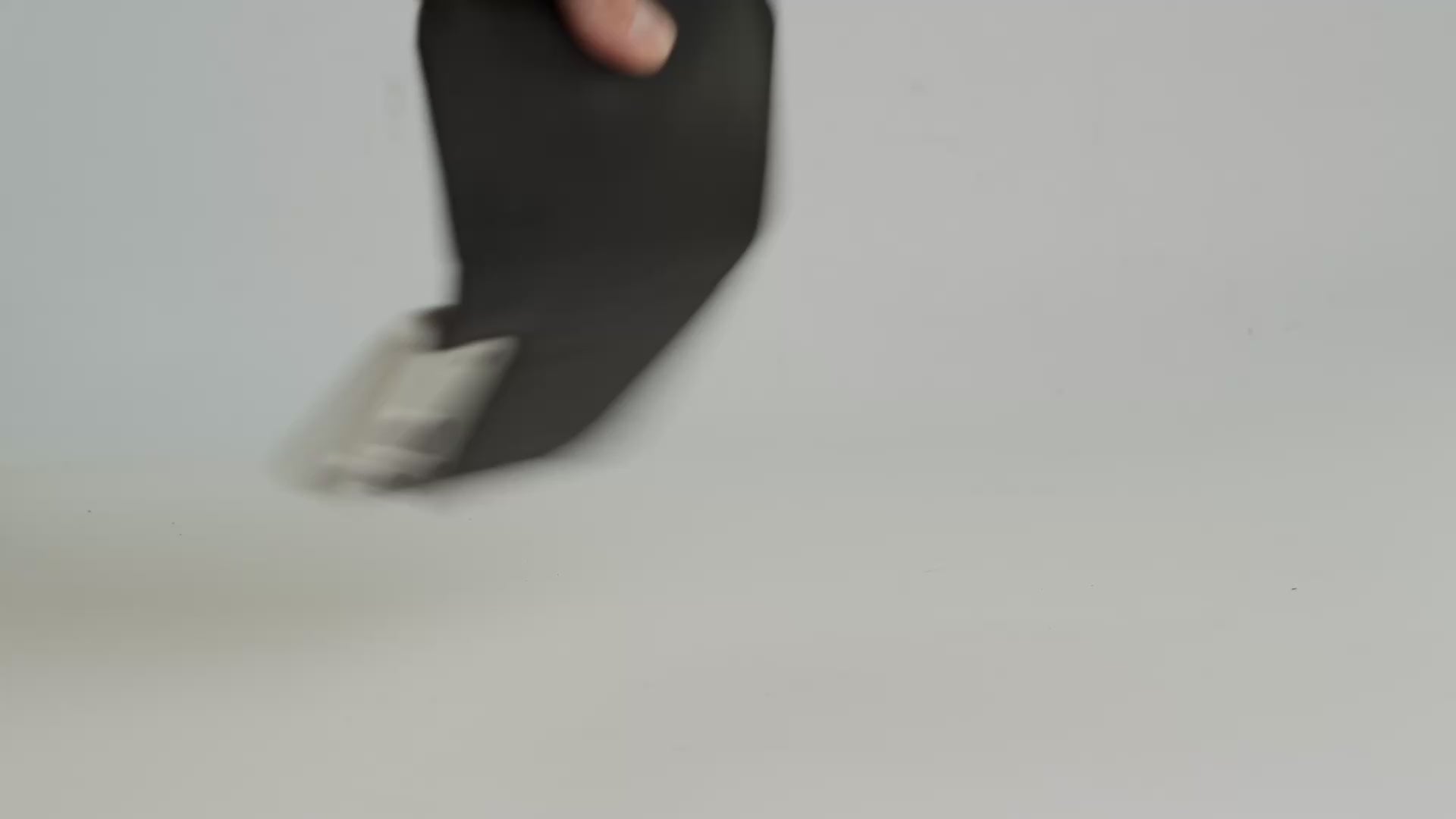 Video laden: strong MagSafe Folio Case magnet for iPhone 17 Pro