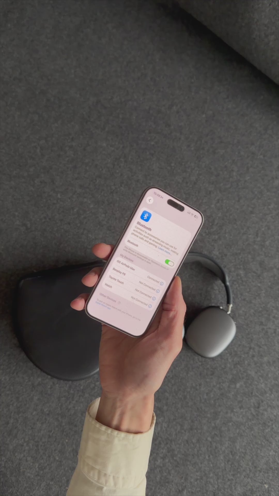 Load video: Leather AirPods Max Case