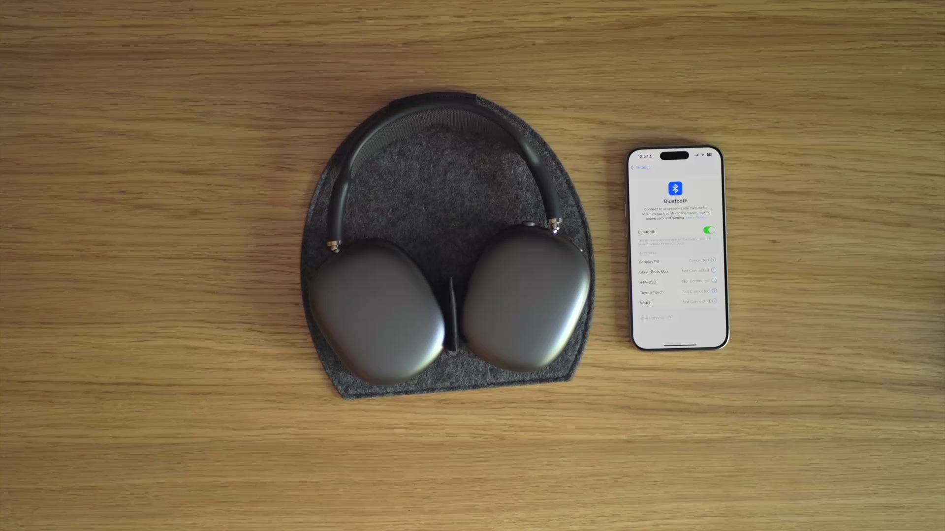 Load video: Airpods Max low-power mode activation with Geometric Goods&#39;Rest Station 2.0