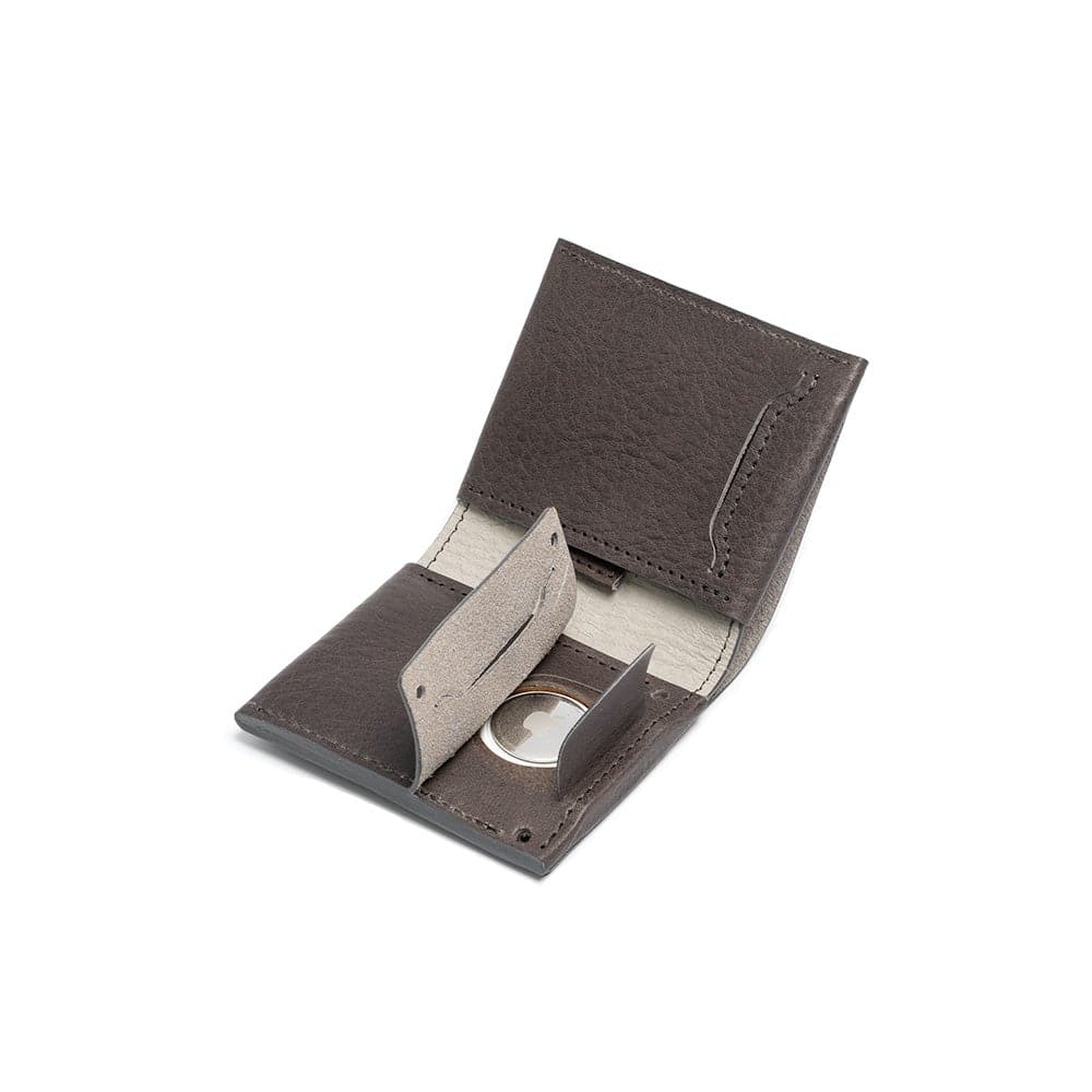 AirTag billfold wallet 2.0 in premium leather showcasing its durability and style