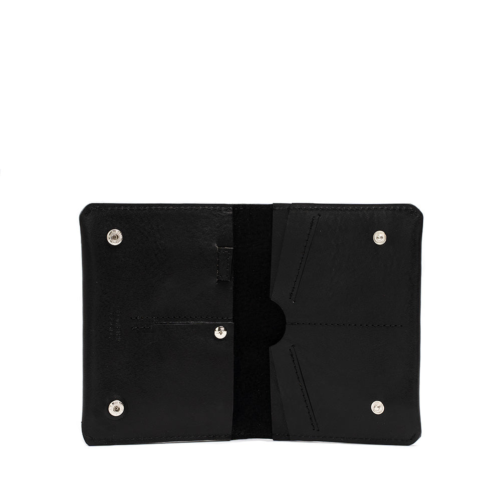 AirTag travel wallet in black color by Geometric Goods – stylish and functional