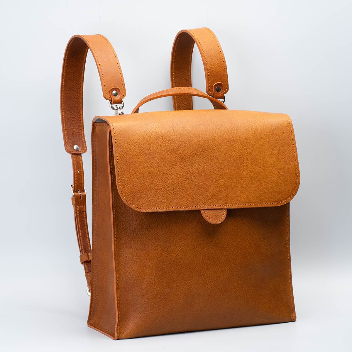 Versatile Leather Backpack with Detachable Straps